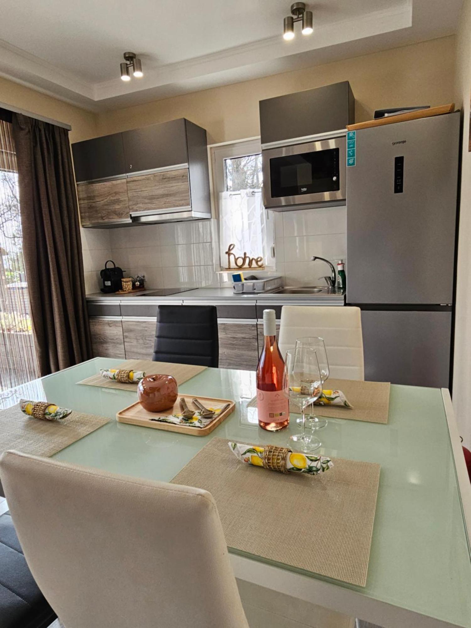 Bowery Guest Houses - Arnyas Vendeghazak Balatonalmádi Екстериор снимка