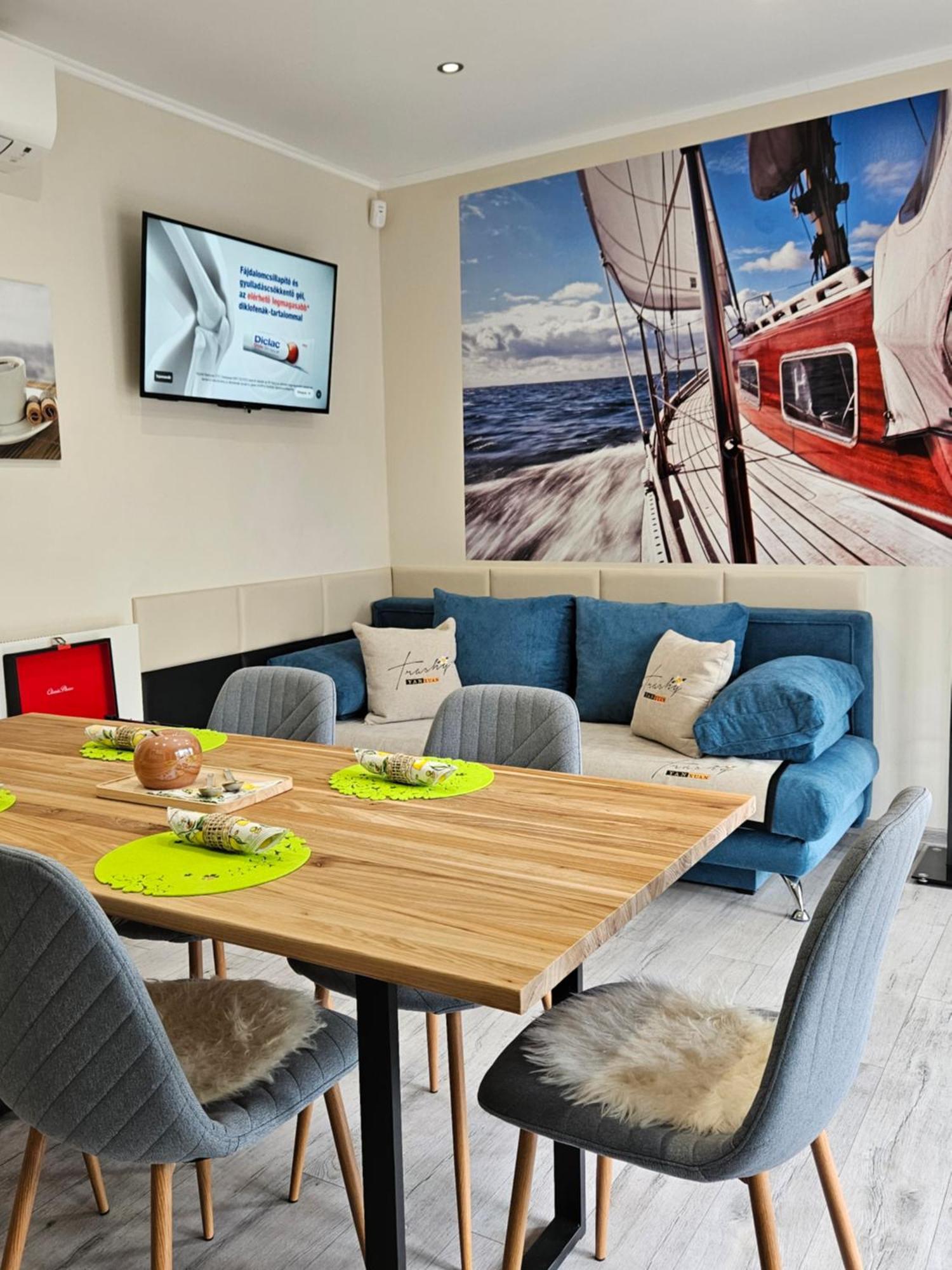 Bowery Guest Houses - Arnyas Vendeghazak Balatonalmádi Екстериор снимка