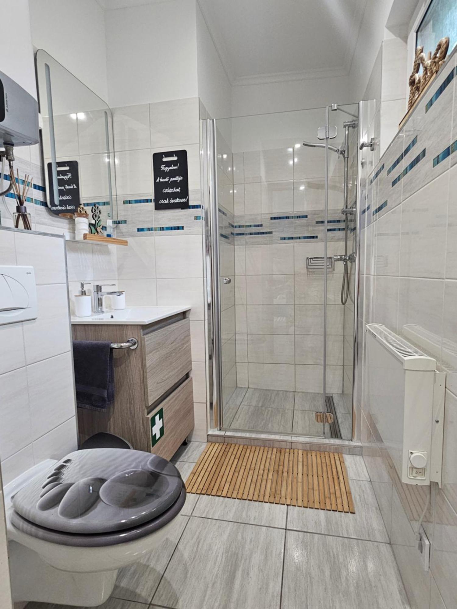 Bowery Guest Houses - Arnyas Vendeghazak Balatonalmádi Екстериор снимка